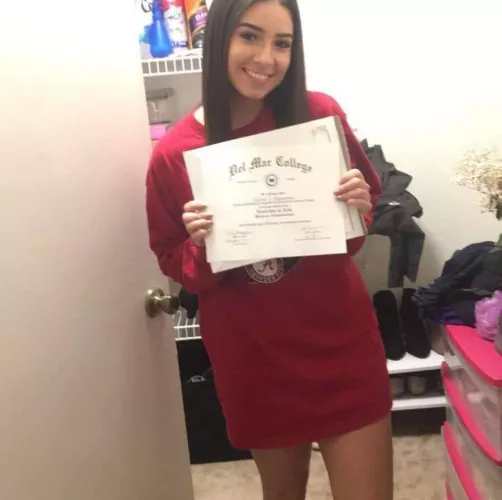 22 [F4M] i'm bored lets talk. also horny just Snapp me :devorahouston23