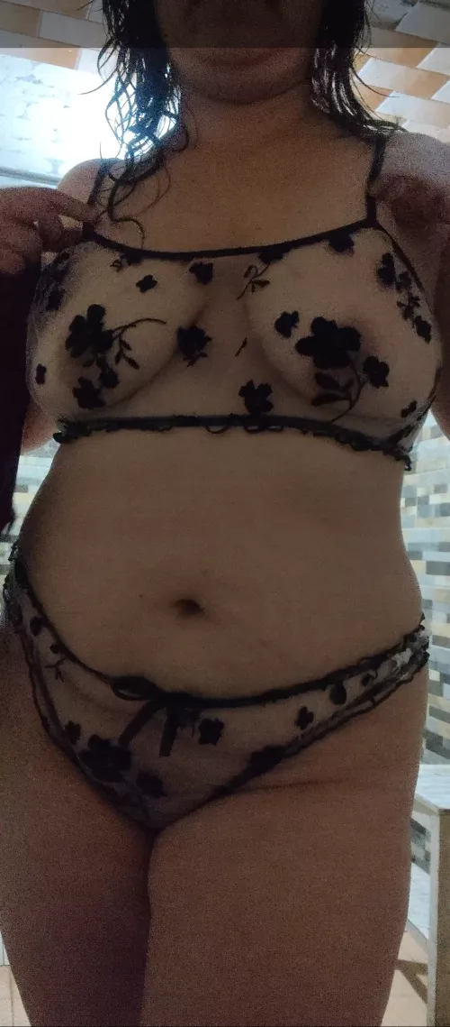 Curvy Latina mombods are in