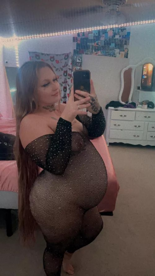 Do you like my 8 months pregnant body ?