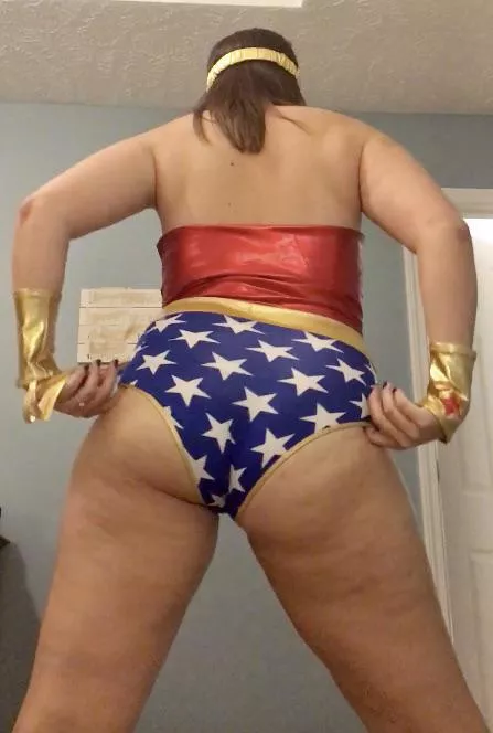 Do you like my ass in my Wonder Woman bodysuit??