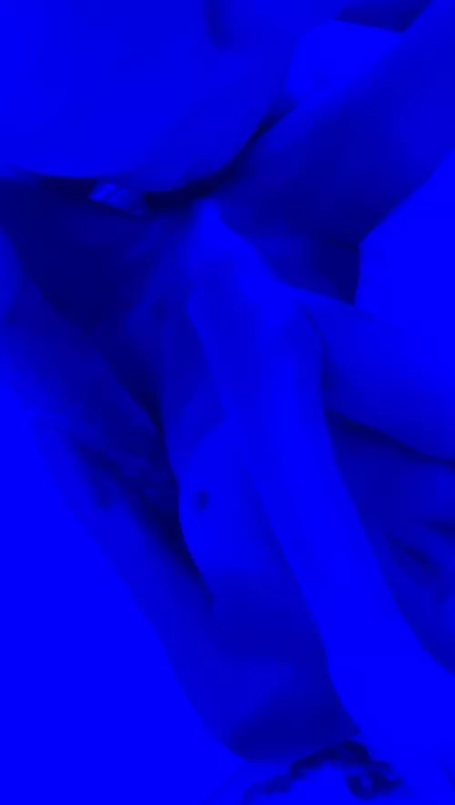 Getting spit roasted in the blue room 👅🤤