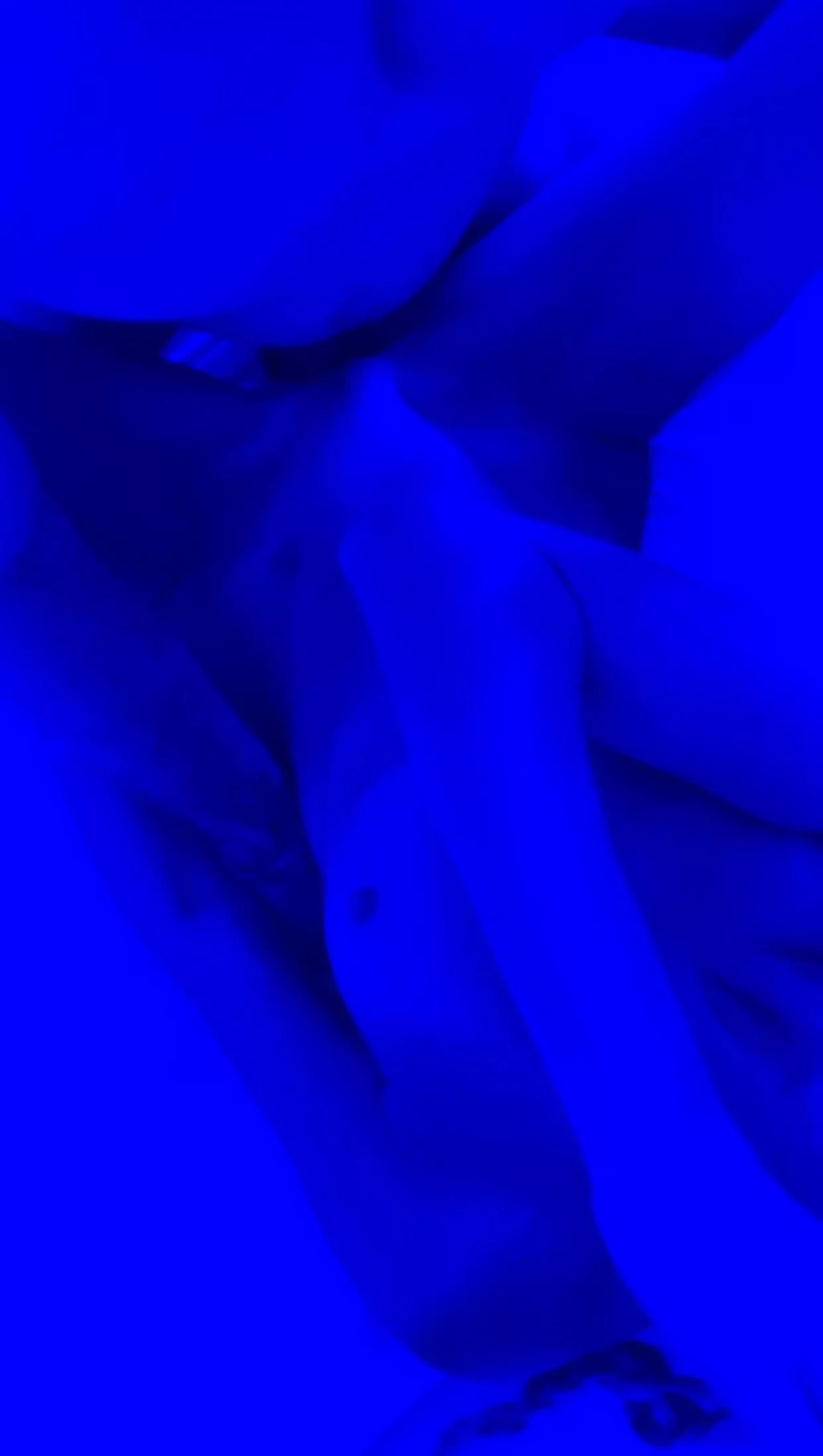 Getting spit roasted in the blue room 👅🤤