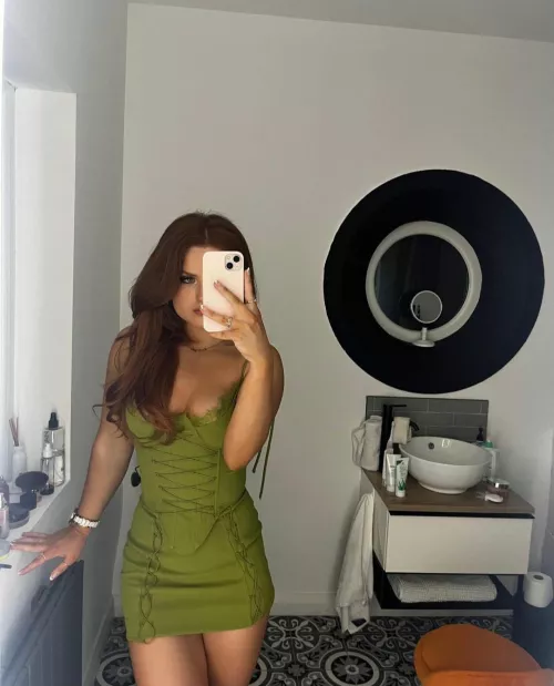 Irish redhead looking 🔥, would you?