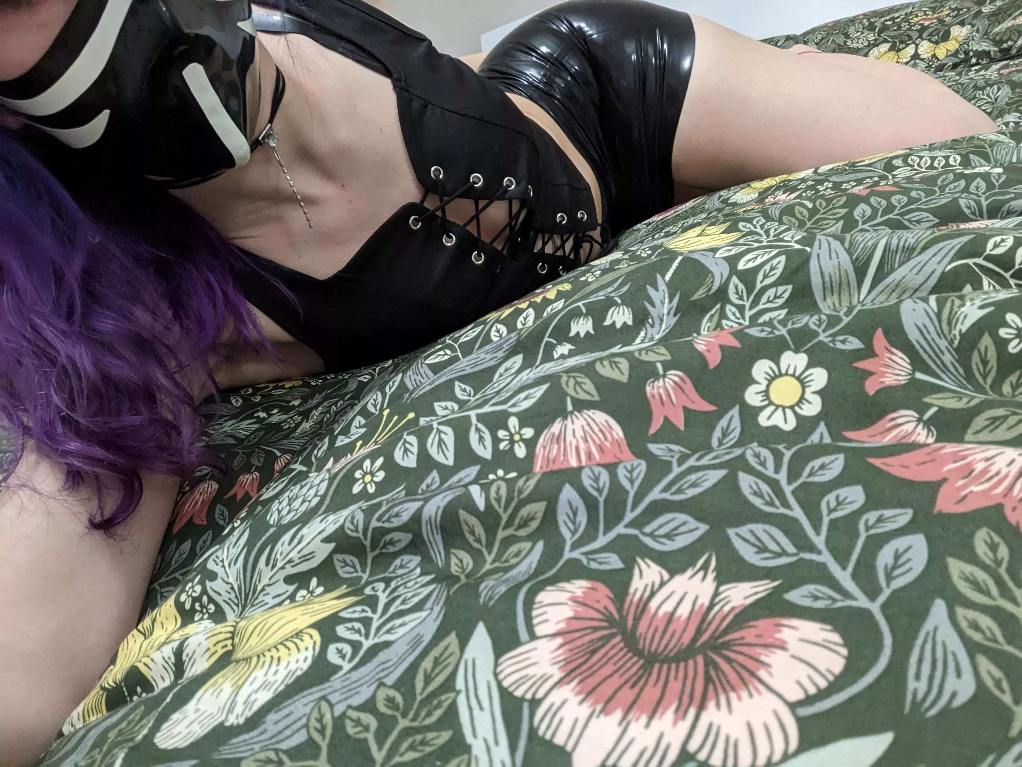 Lie down with me 💜