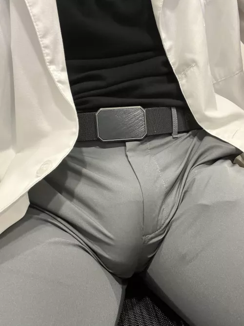 My nurses always compliment my gray pants when I wear them 🤔