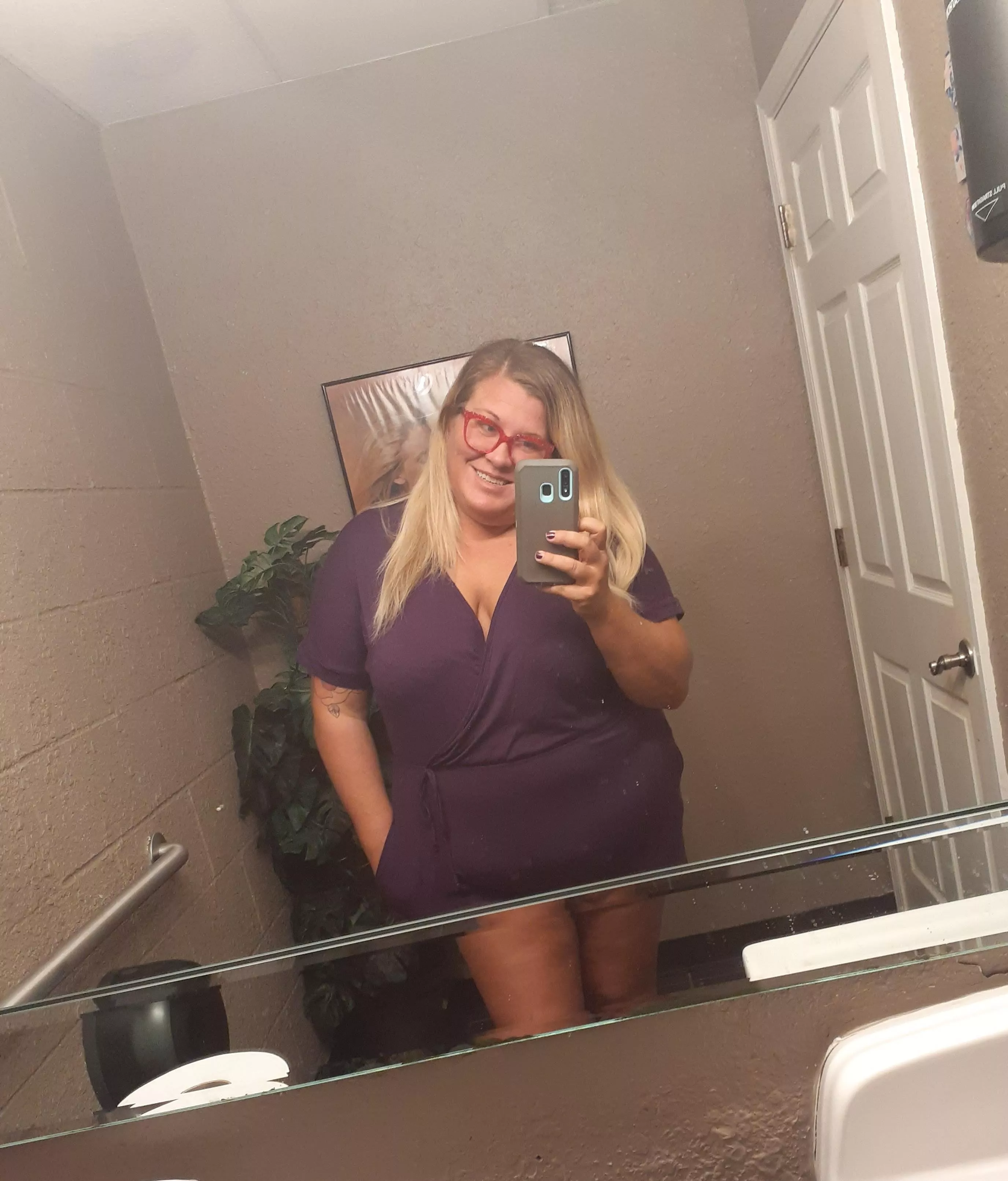 Not wearing a bra at work😈