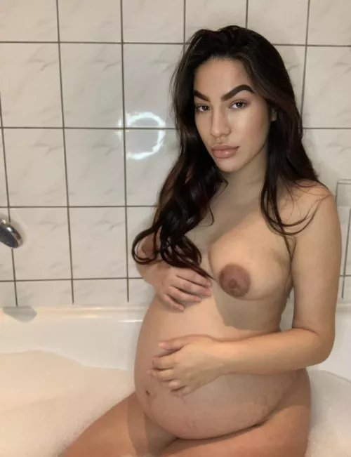 Wanna have fun in bath with horny preggo ?