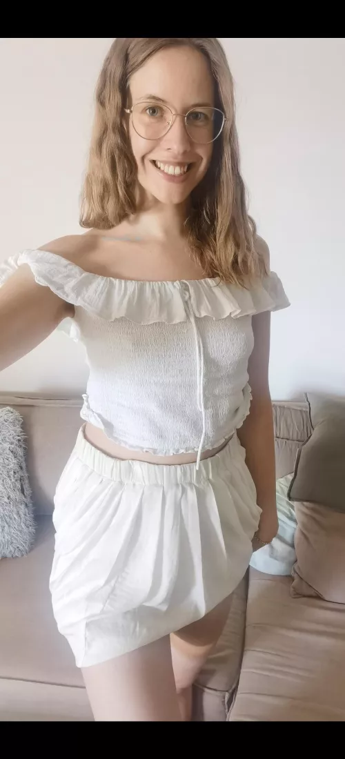 Wearing my glasses today 🤓 [F]