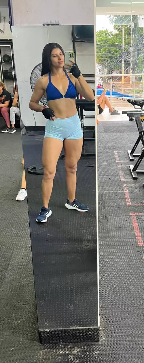 When the gym mirror becomes your personal photo booth