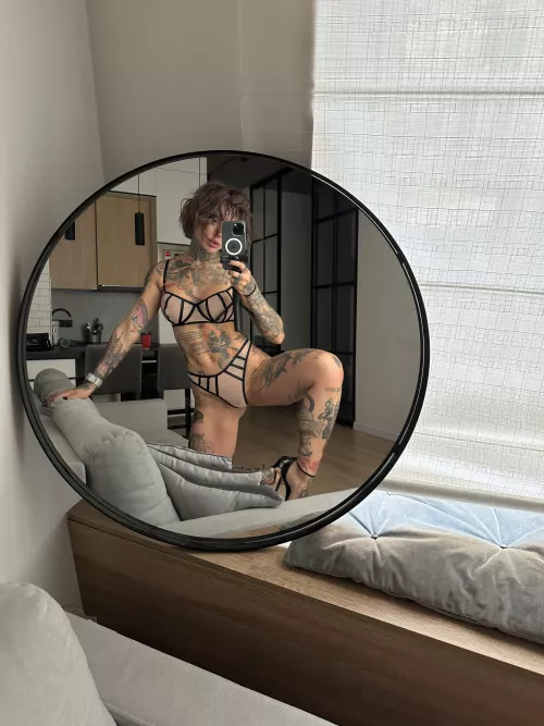 Who needs to be send nudes to rn?