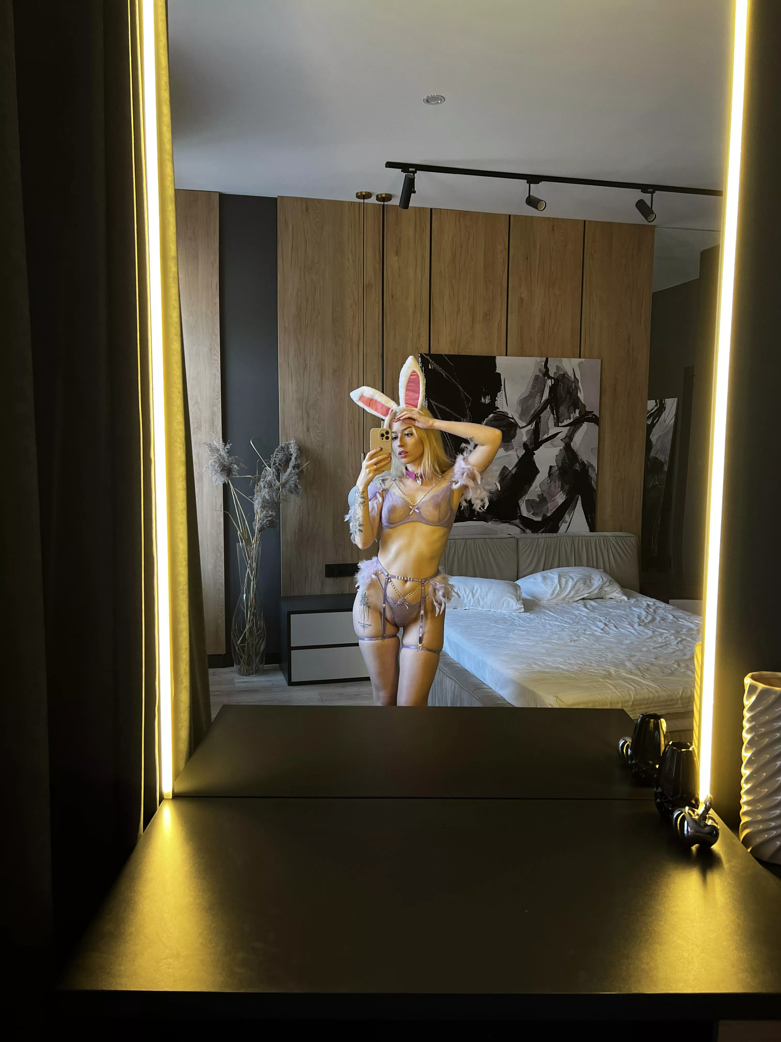 would u give that bunny the biggest carrot you've got?