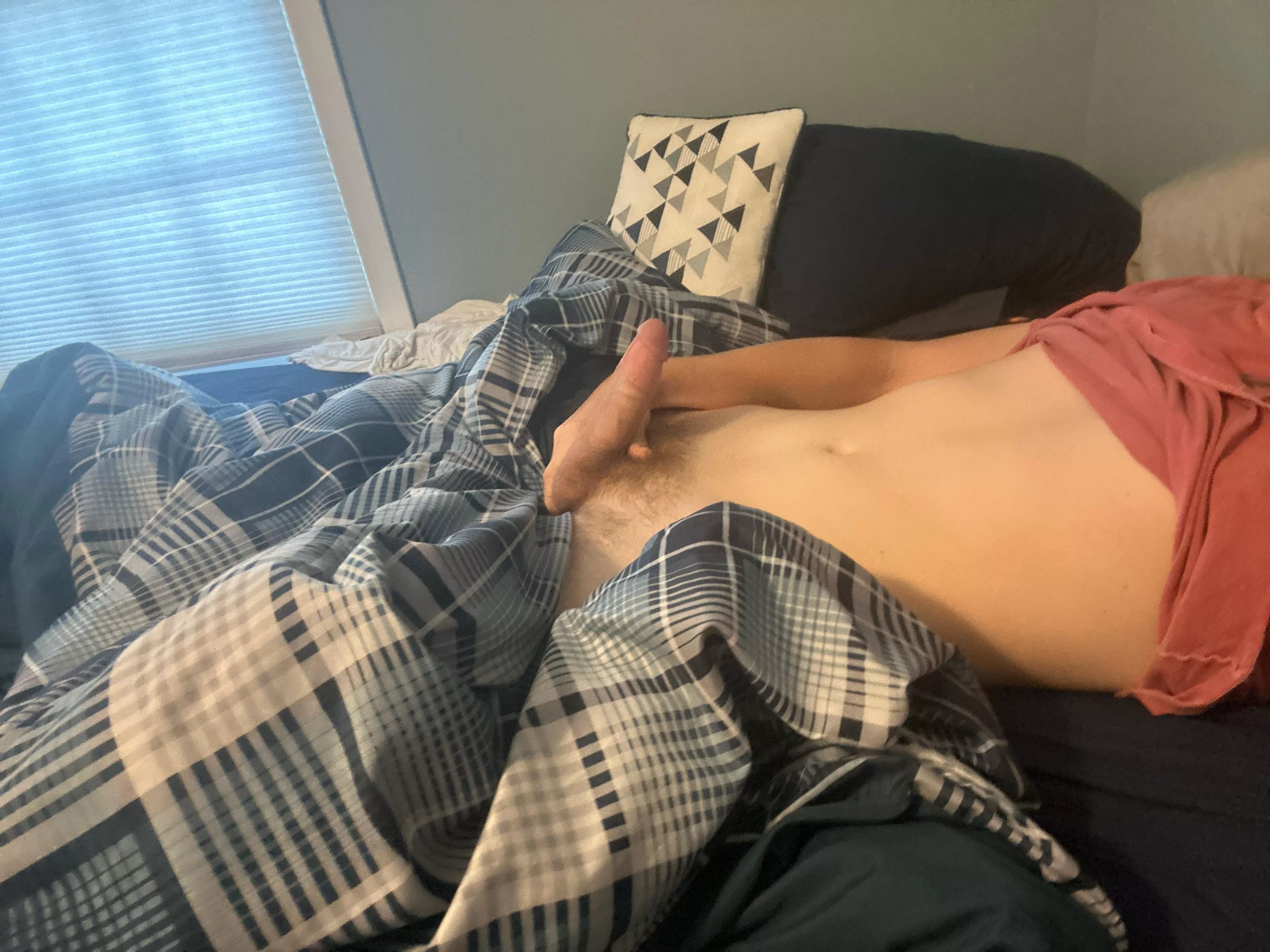 18 male usa sub looking for daddy want to worship dm me for snap