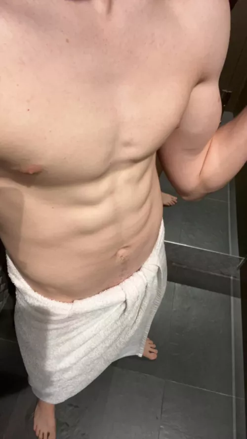 19 only looking for fit gymbros/friends, not really into trading