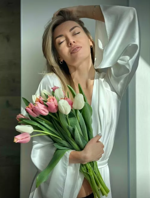 A gentle girl will make your day better