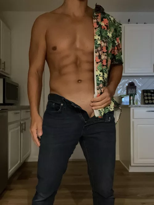 Aloha! Who’s ready to get lei’d?!