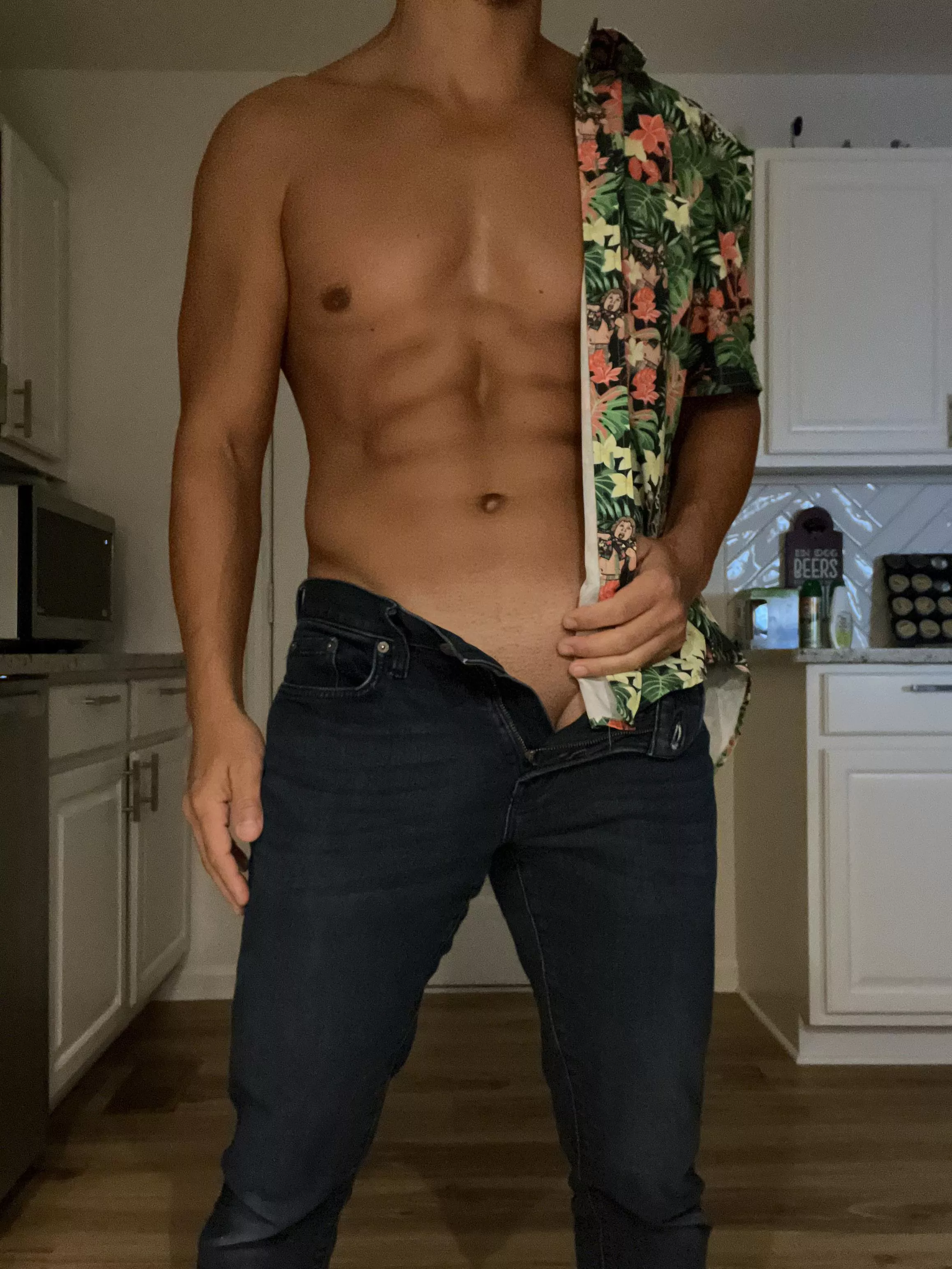 Aloha! Who’s ready to get lei’d?!