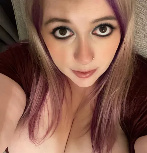 Anyone into a chubby mom with fuck me eyes?