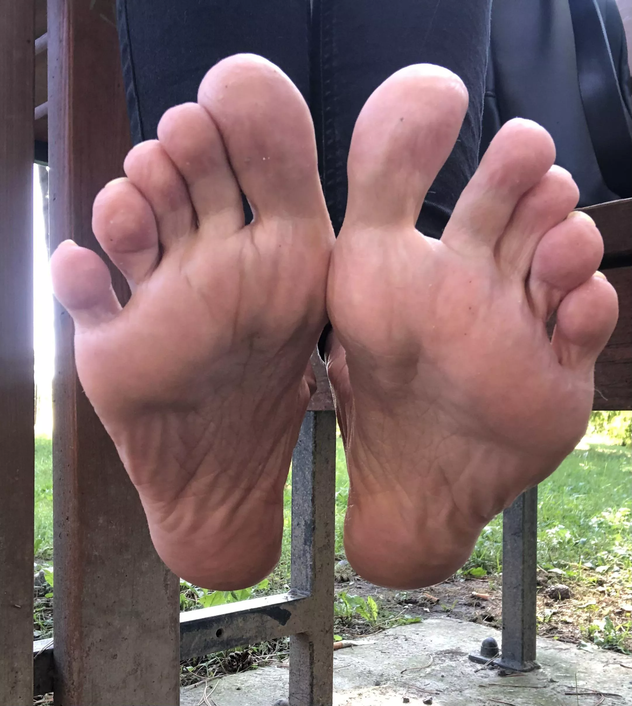 Are there any volunteers to clean my soles?