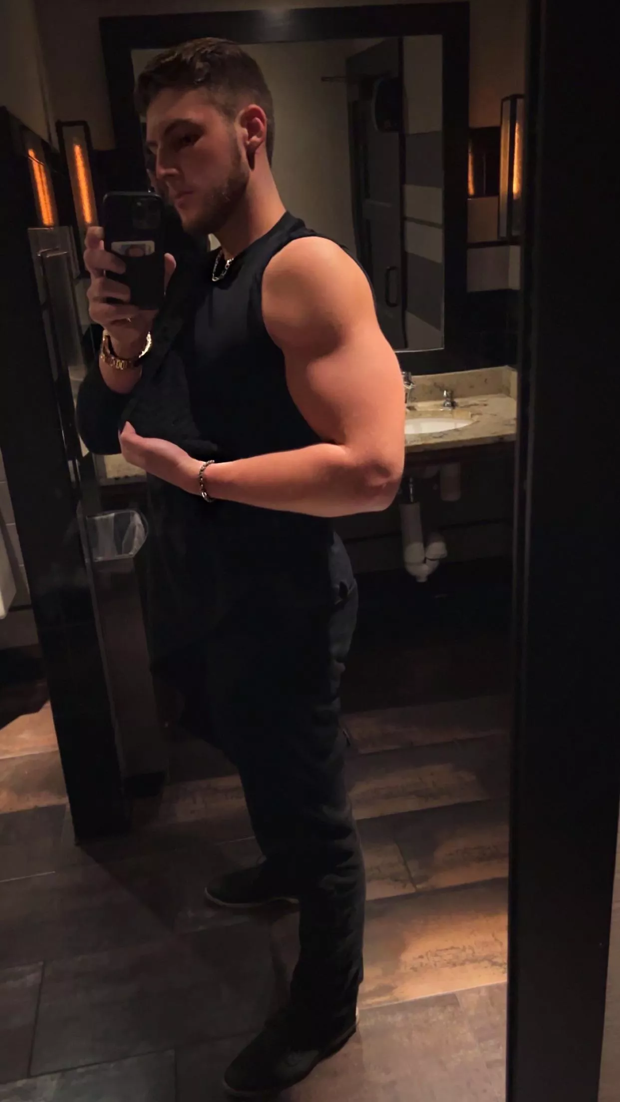 Came out to dinner in a hoodie… Walked out to my date in a tank 😏