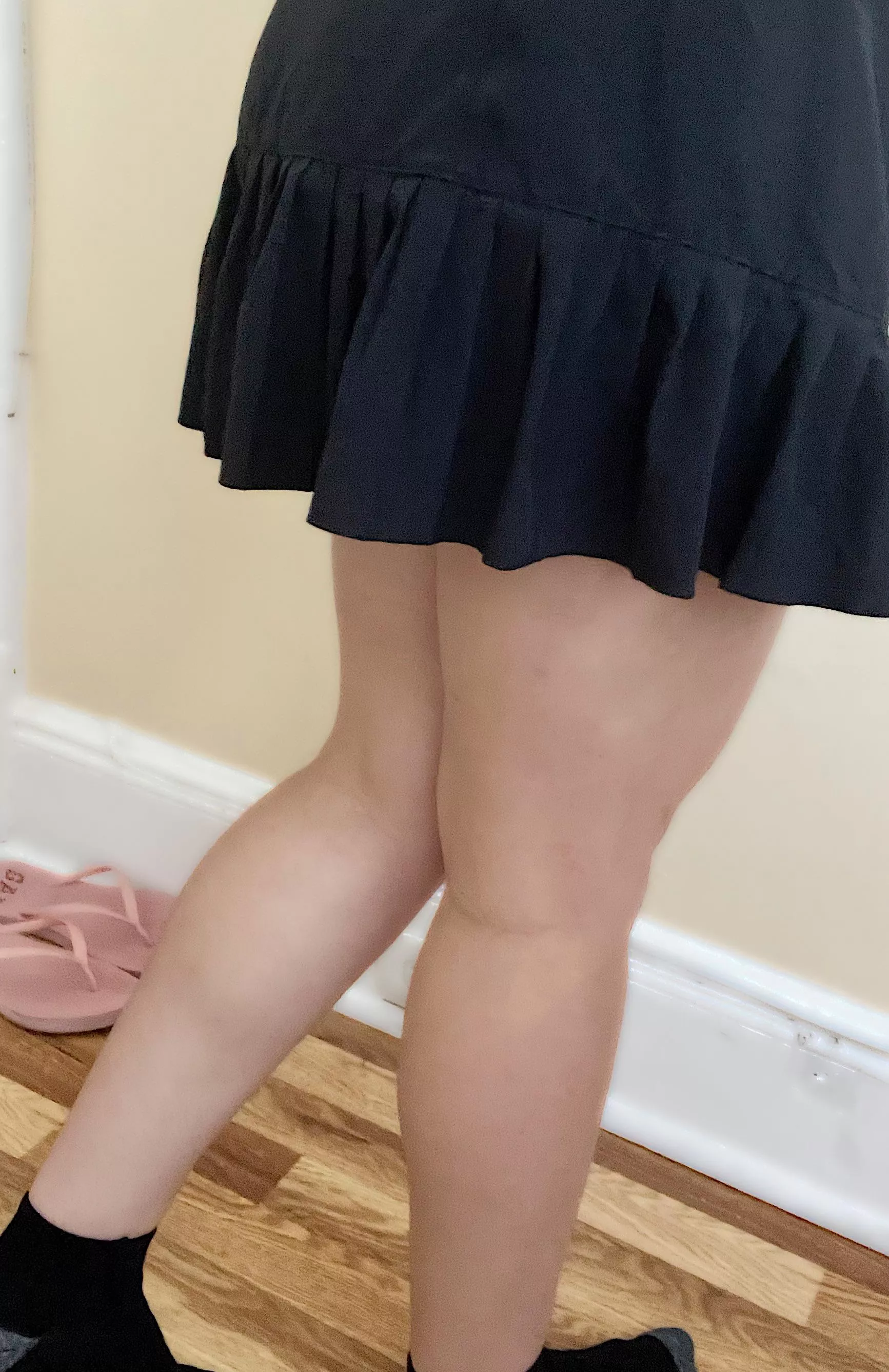 College cutie wears skirt to gym