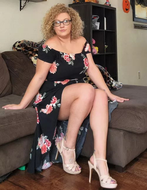 Crazy hair day 😜 Do you like my new heels?