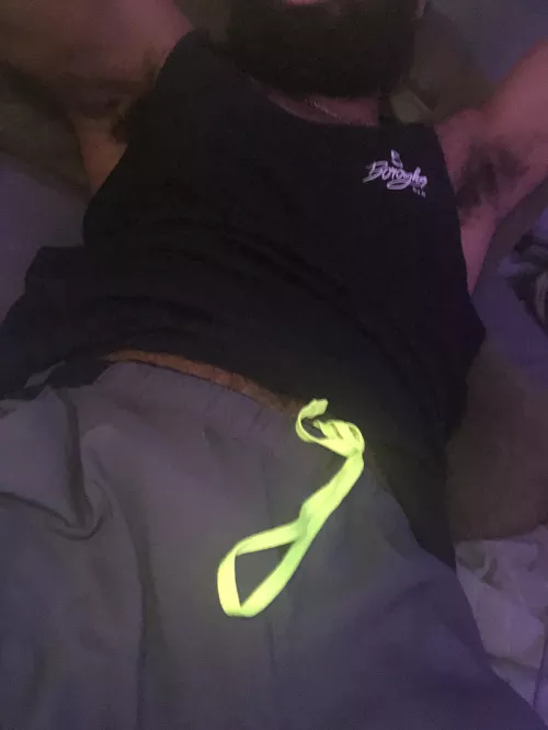 Days without a shower. Pits smelling musky asf 🤤