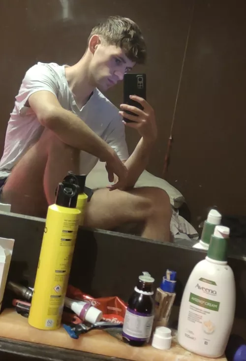 Me and my various various potions and serums. Im wearing shorts, by the way 😂.