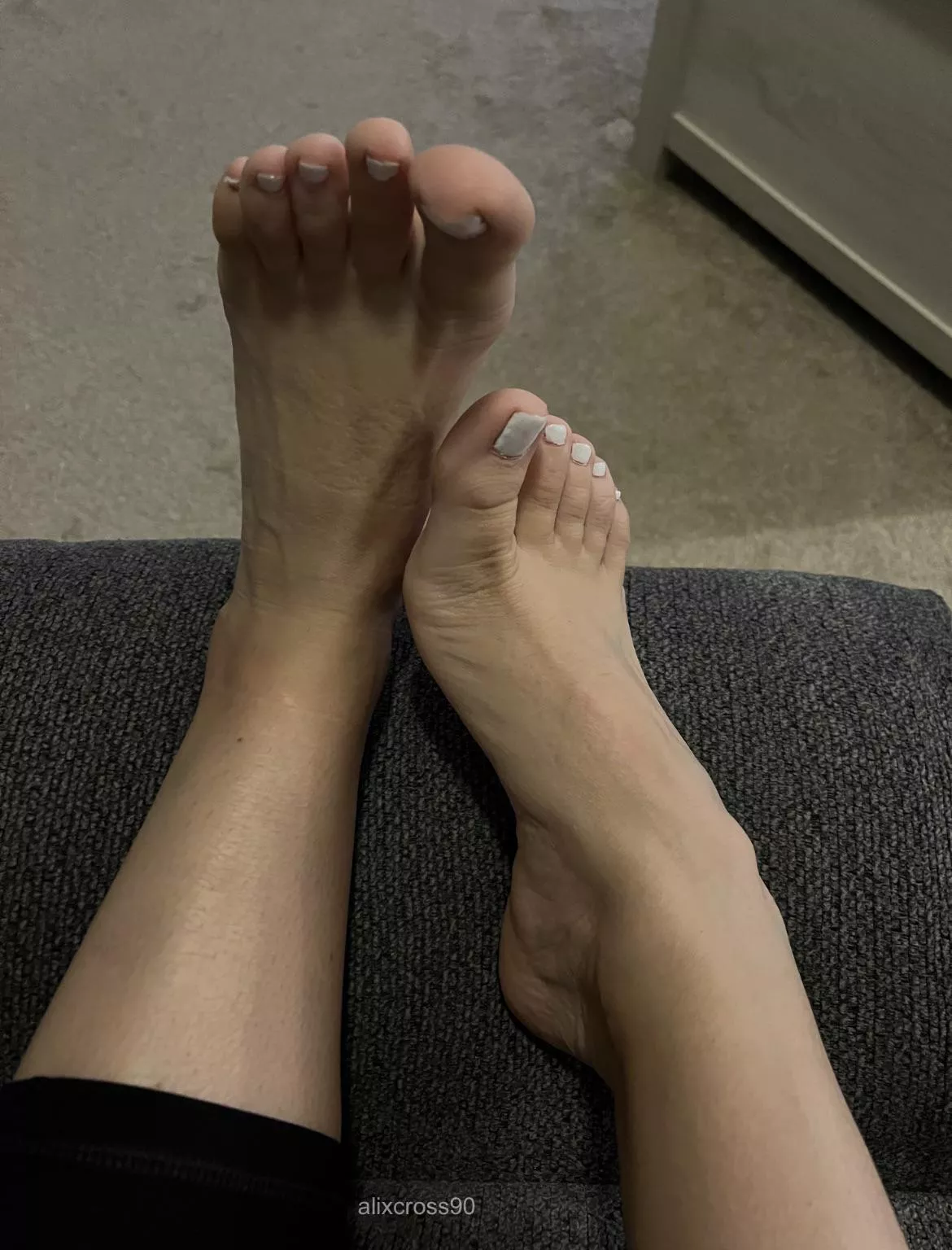Quick! Arches or white toes?