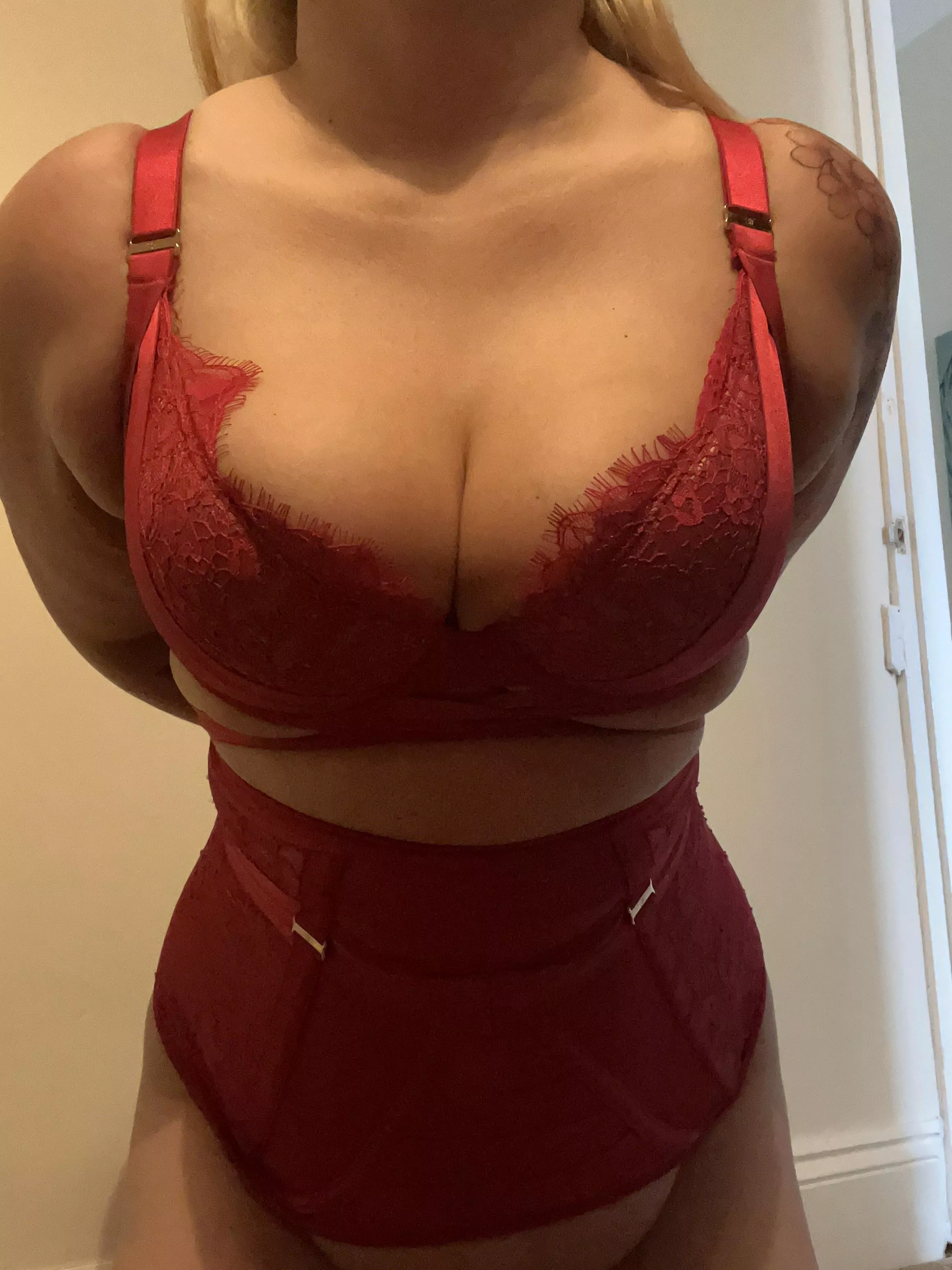 Red is such a naughty colour 🙈