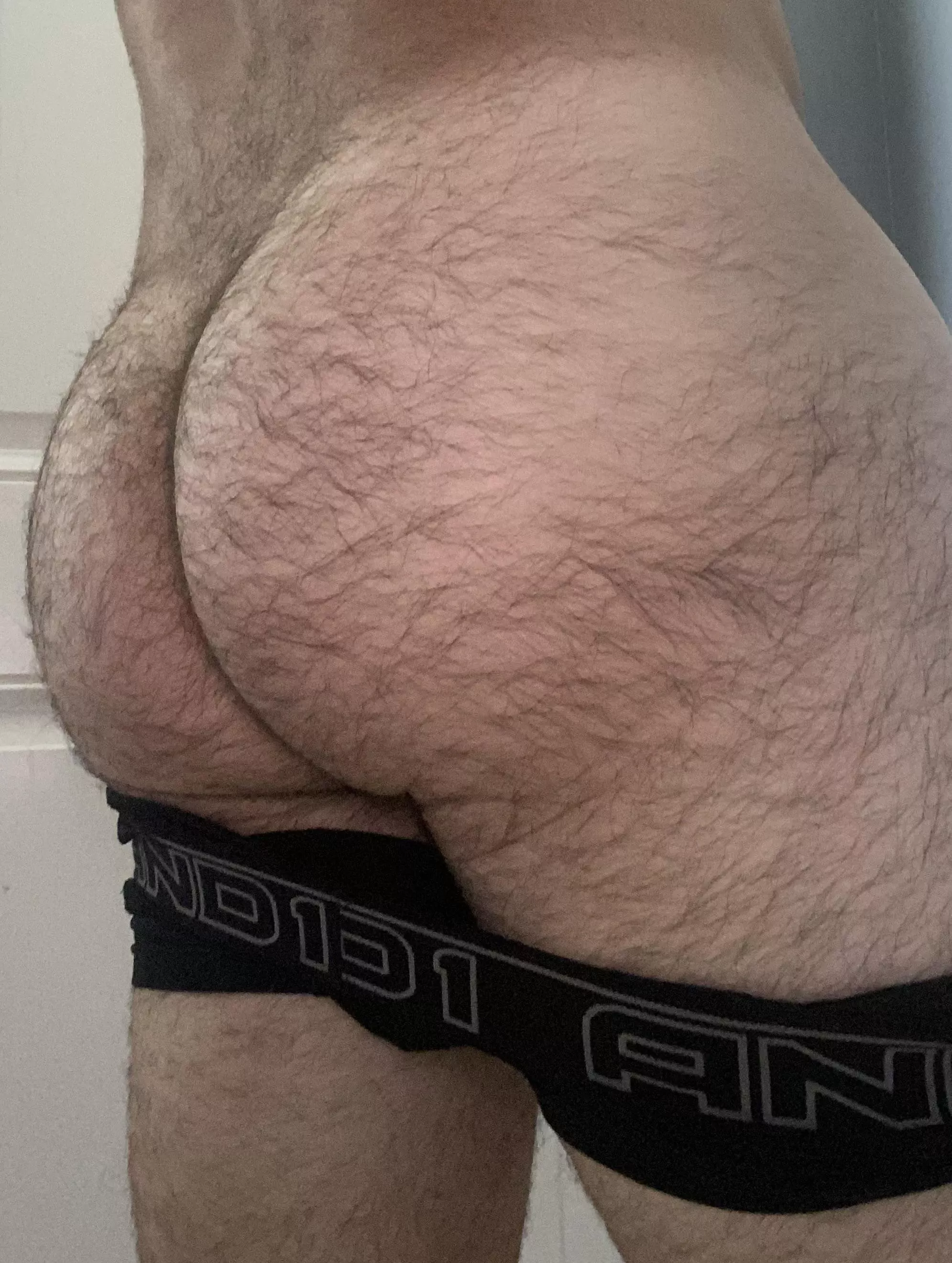 24 in shape DL with a big furry bubble butt. 😏 DM me