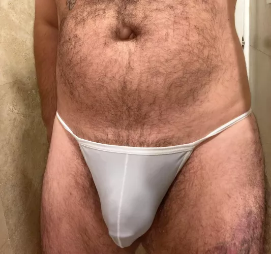33 latino with a big bulge. I love showing it off. DMs open.