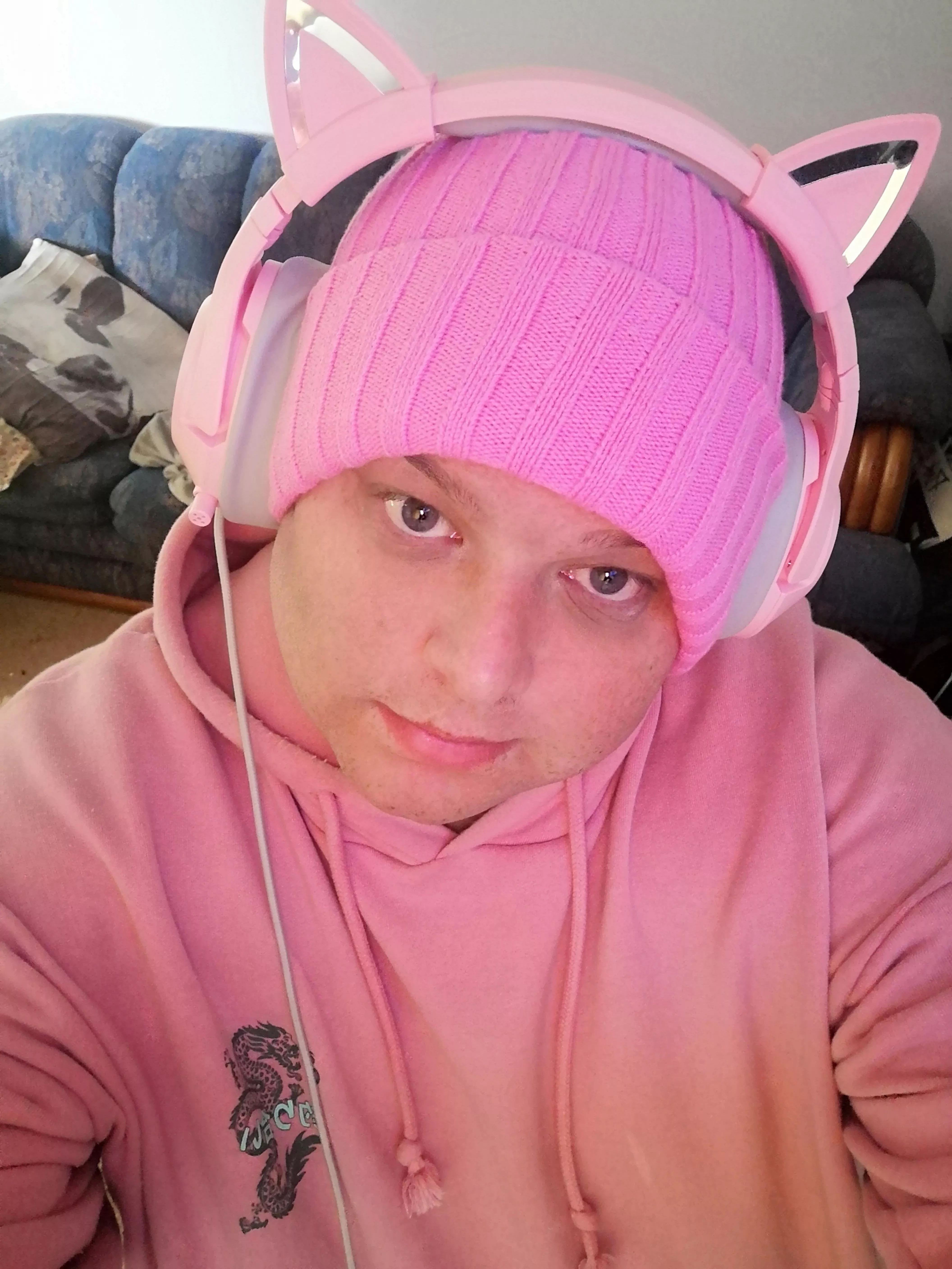 Anyone play Fortnite 😊