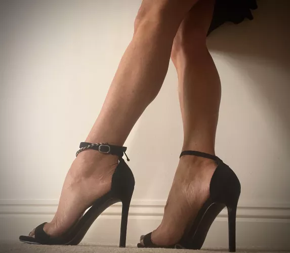 Black heels… nothing else to be said.