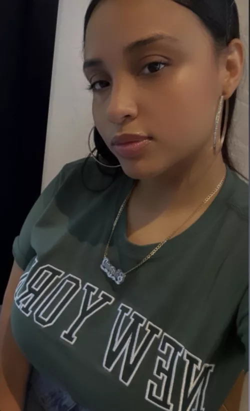 Busty beauty 🔥🔥🔥