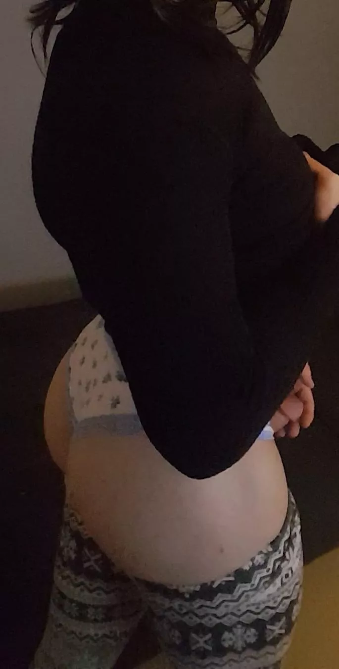 Could I be your GF for the night? 😋