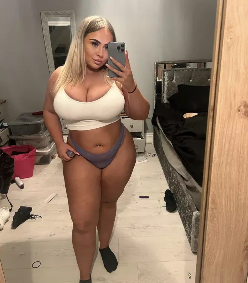 Extra thick girl Molly