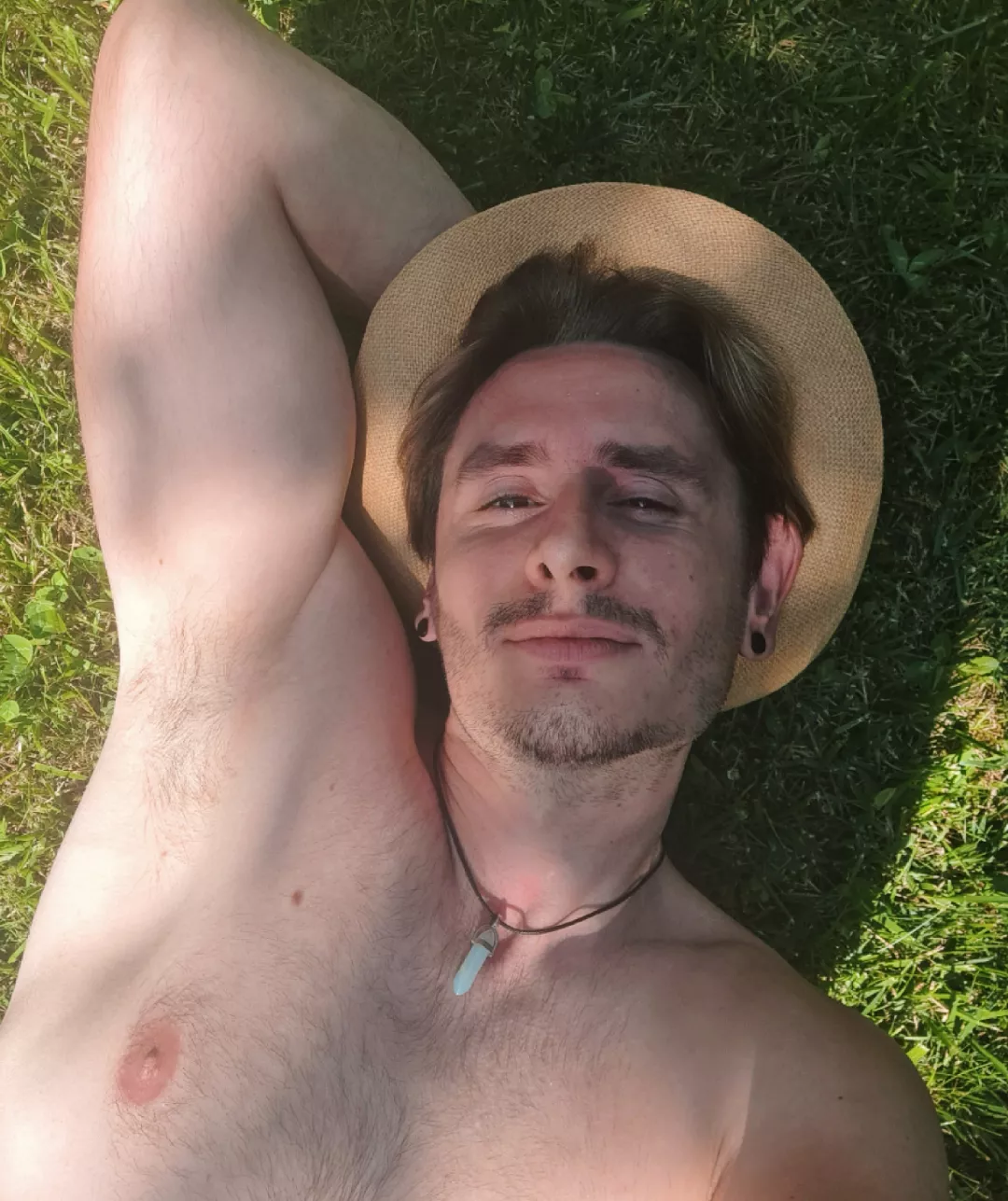 Here's something from me. My favorite pose showing off 🤪