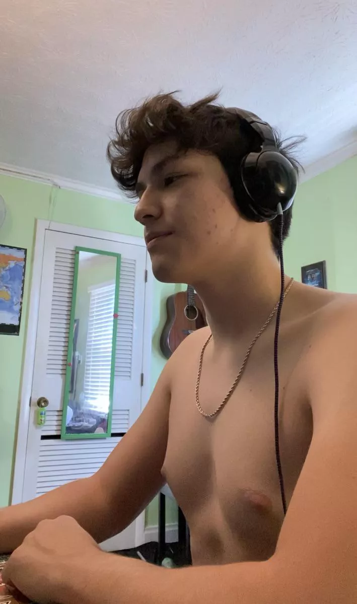 Hopping on a minecraft realm, anyone care to join?