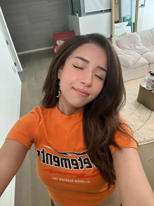 I need to cum so bad for Pokimane m