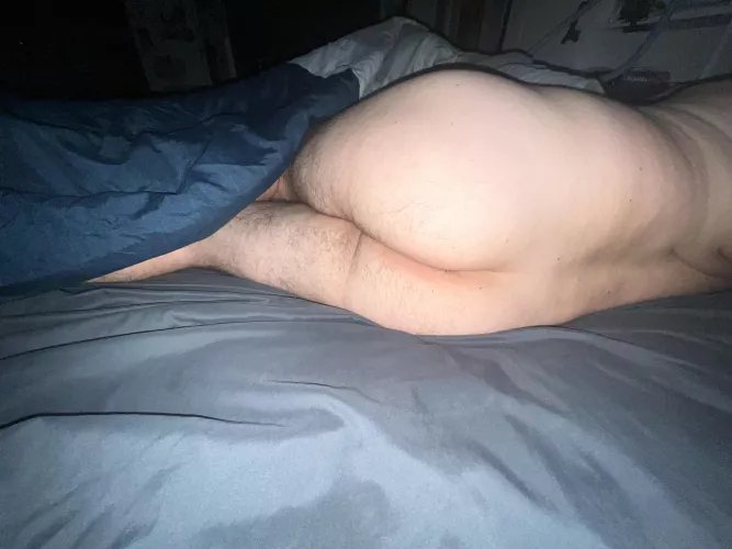 I’ll watch TV while you bury your face in my 🍑 💜