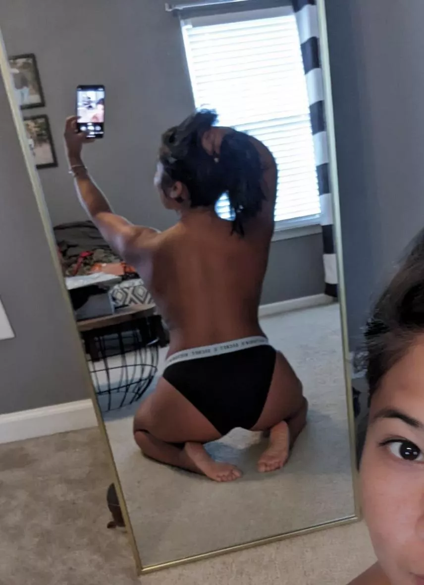 Sexy thick Asian MILF 🔥😘🍑