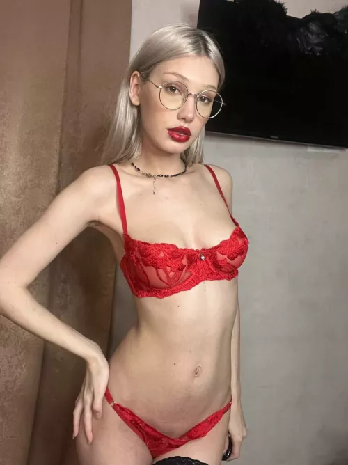 Skinny girls are beautiful, especially me