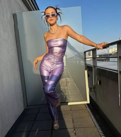 So horny & hard for Millie Bobby Brown.