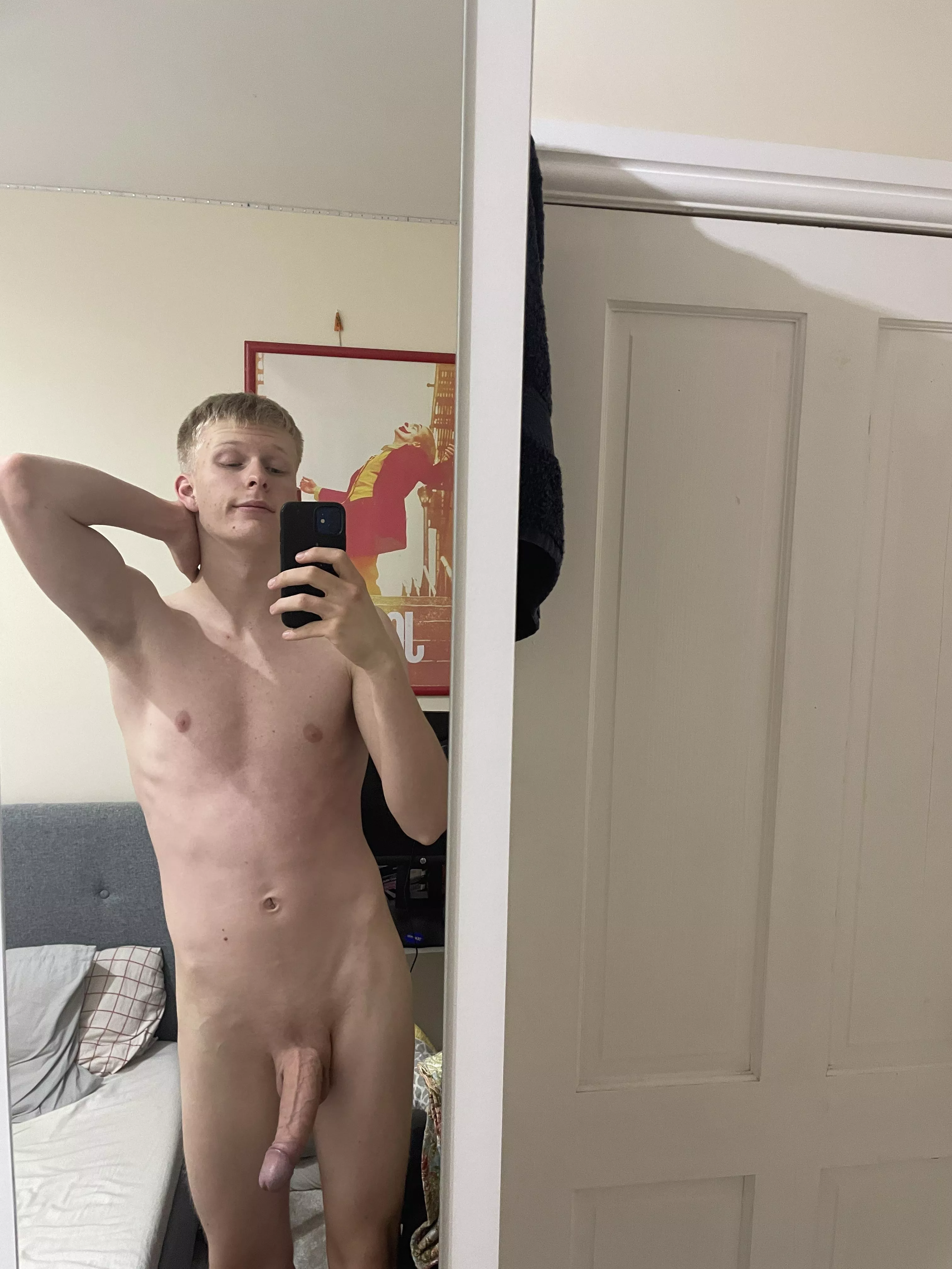 Woke up in the middle of the night, can’t help but want attention 🤷🏼‍♂️🤭