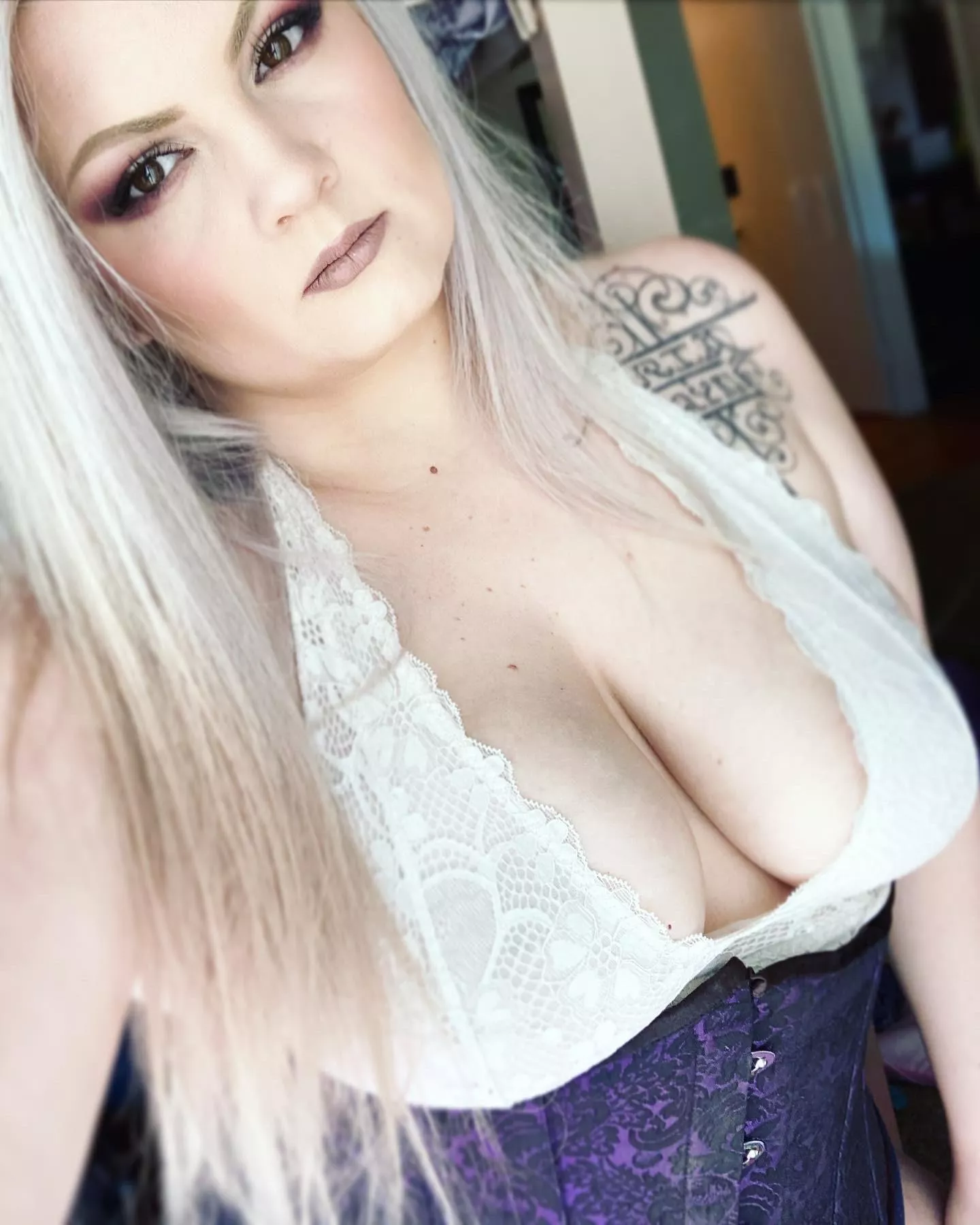 Happy Sunday from this 31 year old MILF