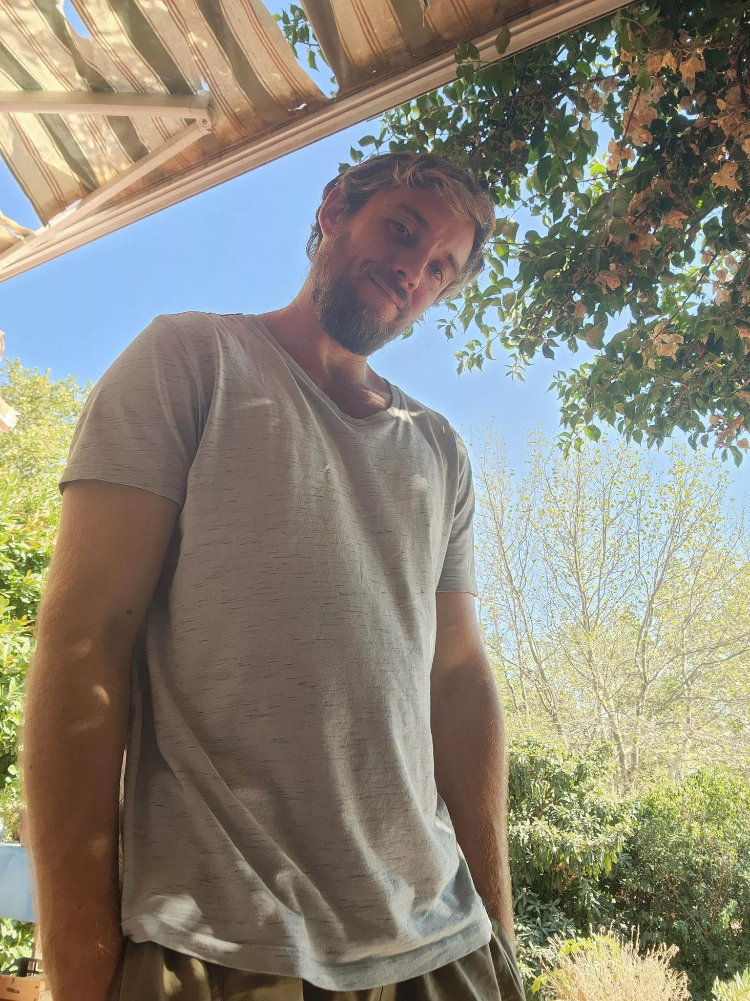 How do people even make friends with other guys? Say hi 😁