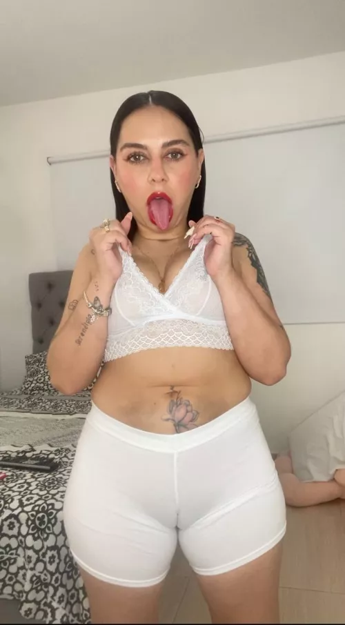 Let me grind my cameltoe on your face