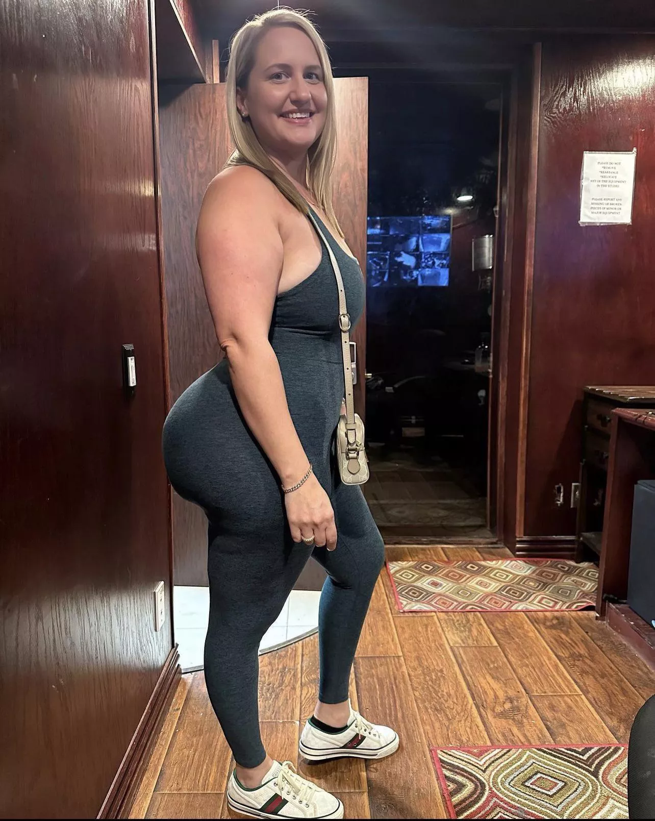 Mom bod + BBL = Nice