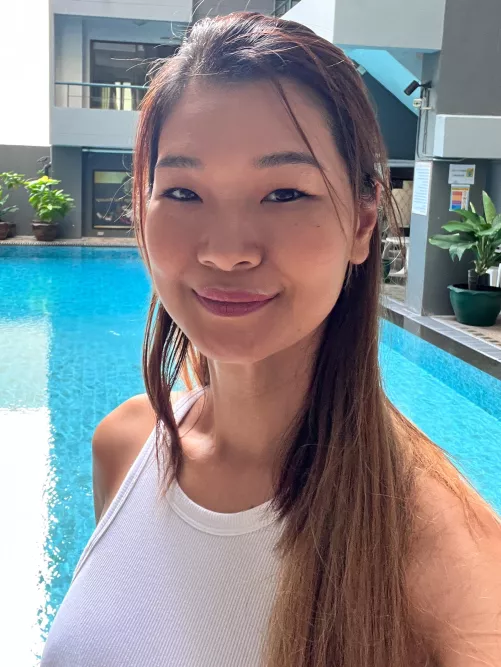 Pool selfie today but too hot to swim 😀