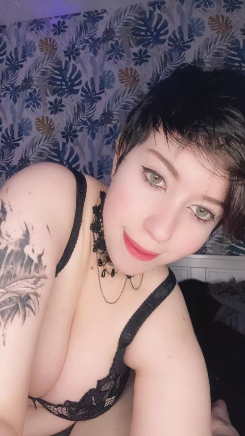 Pull on my hair while thrusting your cock in me